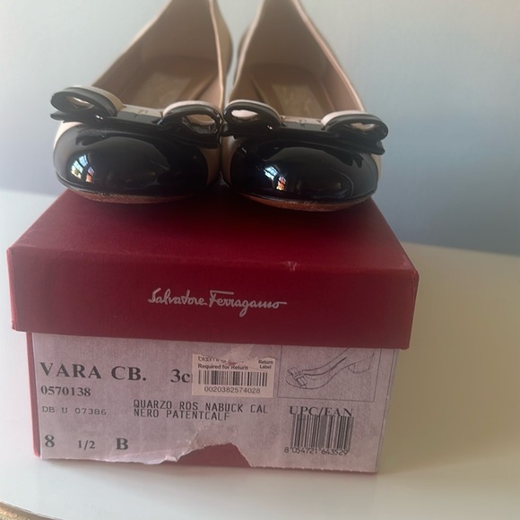 Salvatore Ferragamo Vara Suede Bow Accent Pumps - Picture 9 of 10